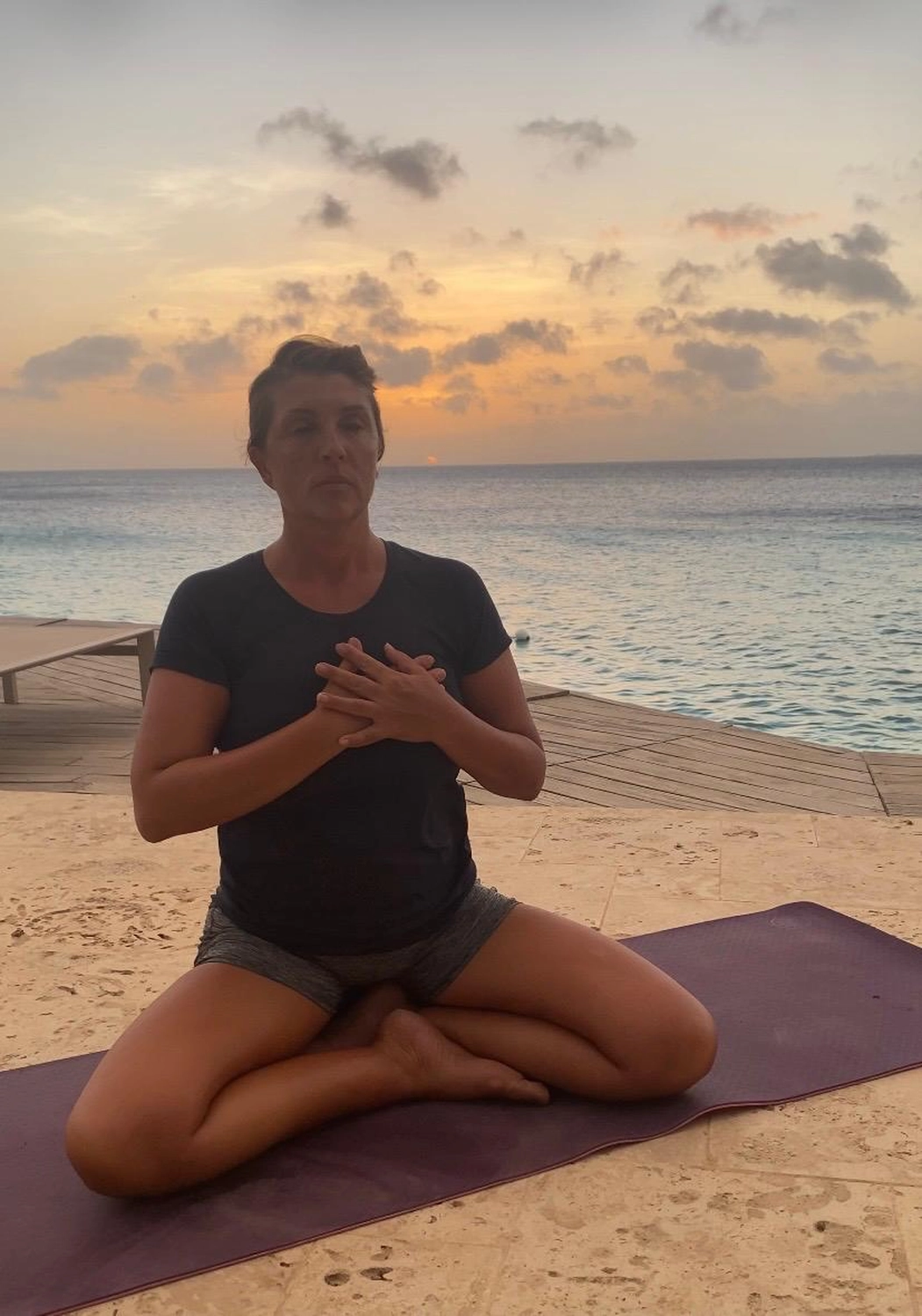Frauen machen Yoga
